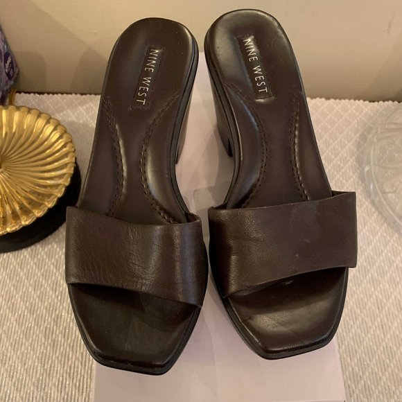 Nine West Brown Slides - Picture 1 of 5